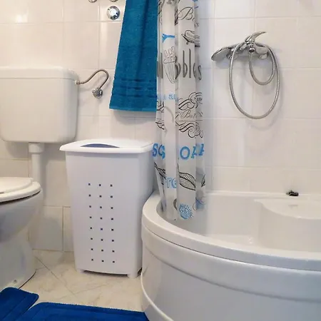 For Families And Couples In Pula, Stinjan Апартаменти *