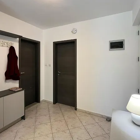 Apartment For Families And Couples In Pula, Stinjan