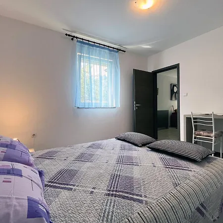 아파트 For Families And Couples In Pula, Stinjan