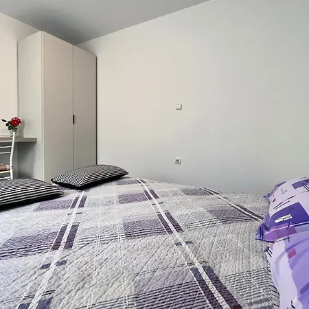 Apartment For Families And Couples In Pula, Stinjan *