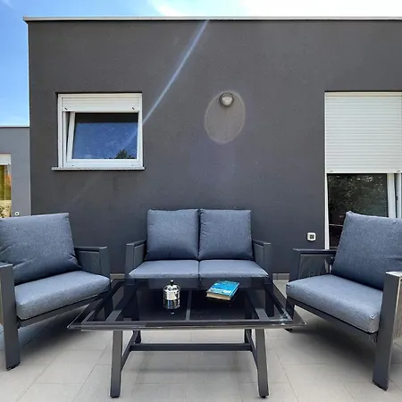 For Families And Couples In Pula, Stinjan Apartment *