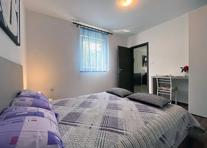 Lägenhet For Families And Couples In Pula, Stinjan