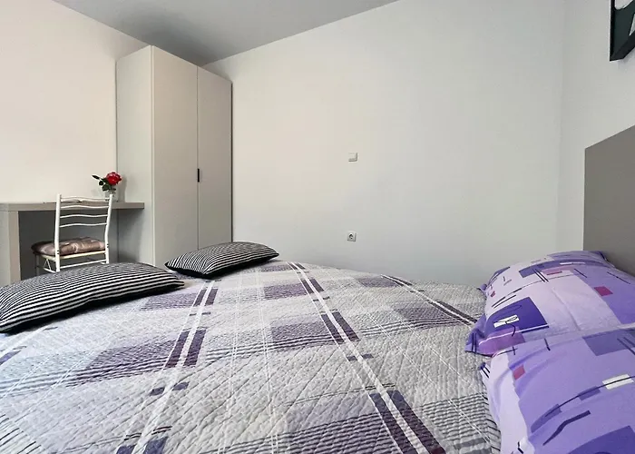 Apartment For Families And Couples In Pula, Stinjan *