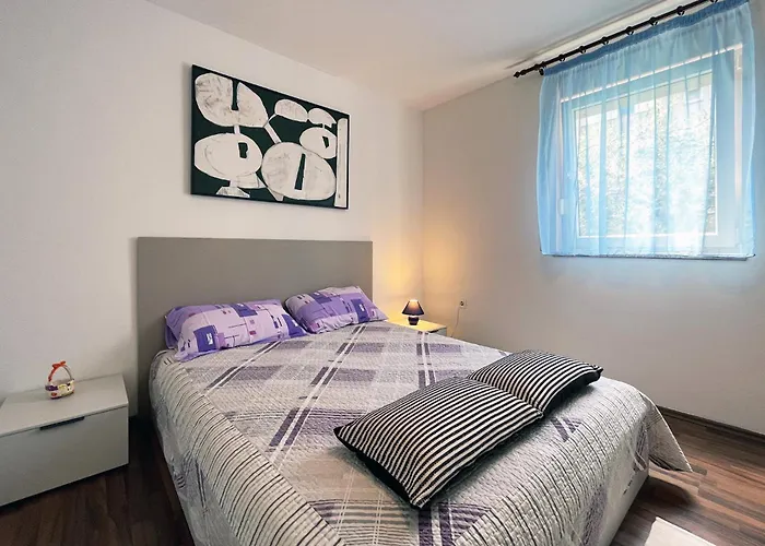 Apartment For Families And Couples In Pula, Stinjan